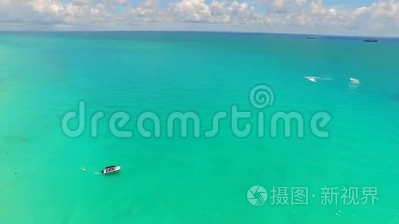 迈阿密海滩场景从海洋到海岸的空中巡逻