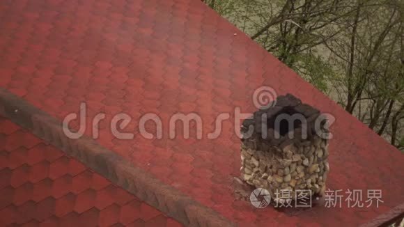俯视图乡村红屋顶瓦屋顶砖烟