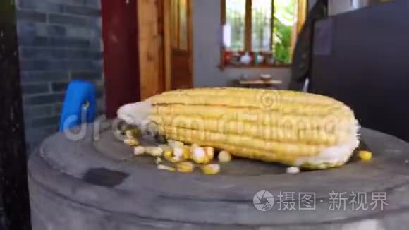 在中国市场上生产玉米棒视频