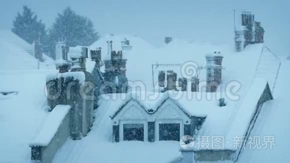 屋顶被雪覆盖视频