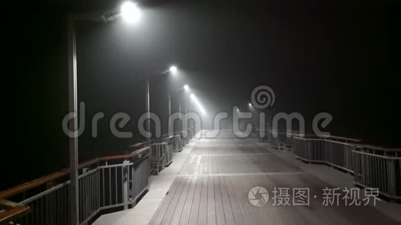 保加利亚波莫里码头夜间小雨视频