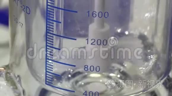 混合试剂的测量容器视频