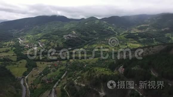 塞尔维亚山村空中场景视频