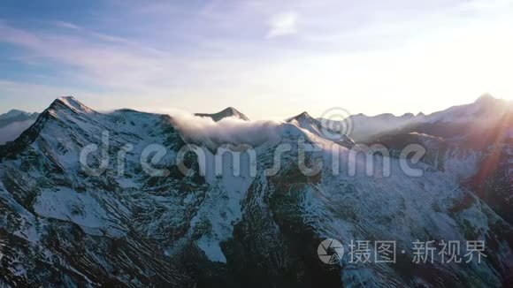 阿尔卑斯山雪峰的夜景视频