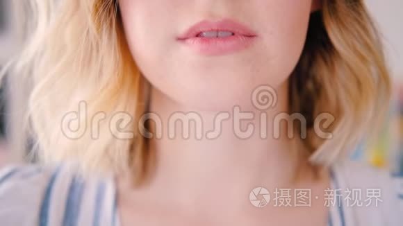 女人微笑幸福情感乐观的表情视频