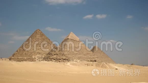 开罗附近吉萨金字塔的晨景
