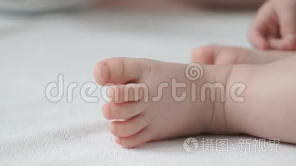 小婴儿腿