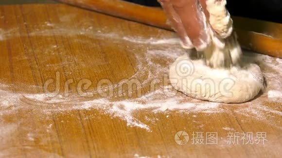 推出面团和乡村食品