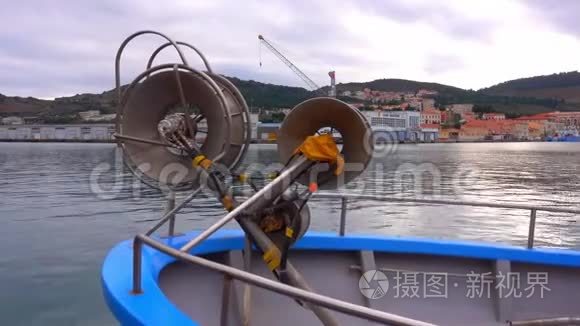 停泊在港口的渔船视频