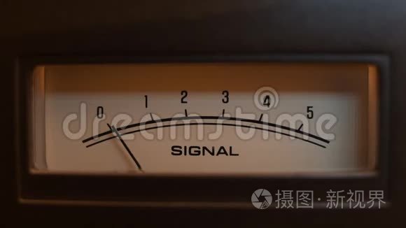旧的经典收音机接收器调谐视频