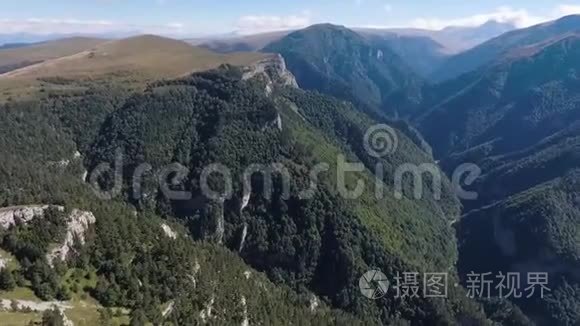 深山峡谷。 丛林山谷。 空中景观