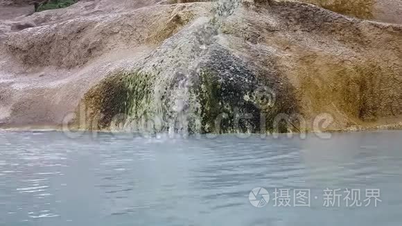 矿泉水小溪视频