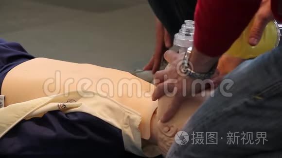 儿童基本生命支持和除颤呼吸器视频