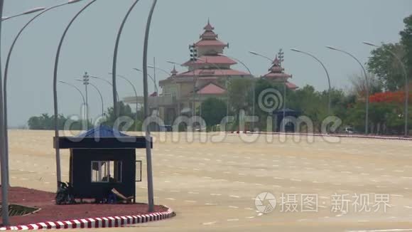 街道附近一座漂亮的高楼视频