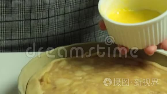 烤苹果派的食物造型和烹饪视频