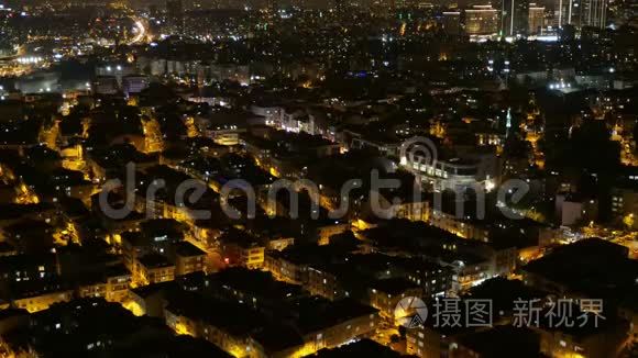 夜间在土耳其市区鸟瞰伊斯坦布尔城市景观，时间流逝。