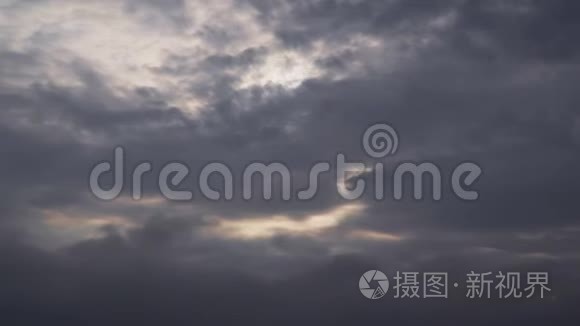 雷云在天空中飞舞视频