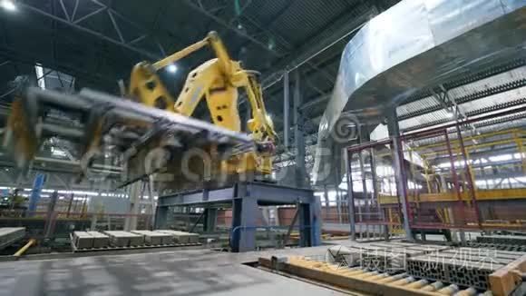 工业机械臂正在取代产品视频