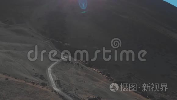 空中的火山边缘泰德，视频从无人机，小径到火山