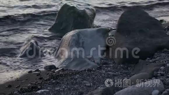 晚间海岸特写视频