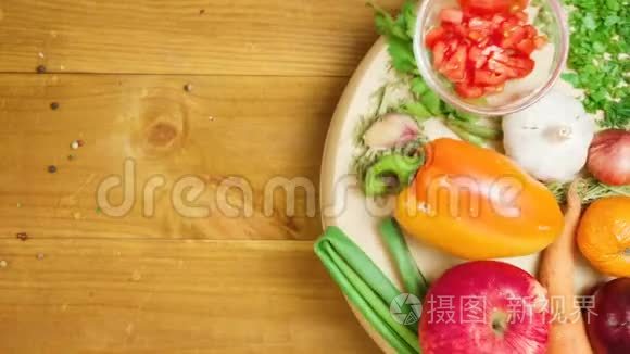 用彩色蔬菜拍摄盘子