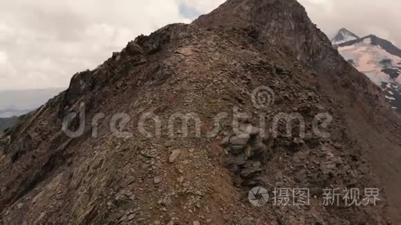 高加索山区4k无人驾驶飞机上看到的难以置信的高海拔岩石