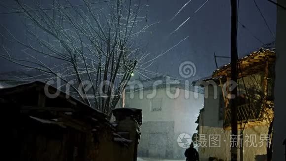 一个古老城镇的雪景视频