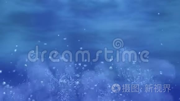 水下湍流上升空气气泡过渡