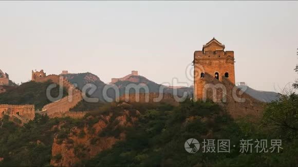 日落时分登上中国长城的左拍视频