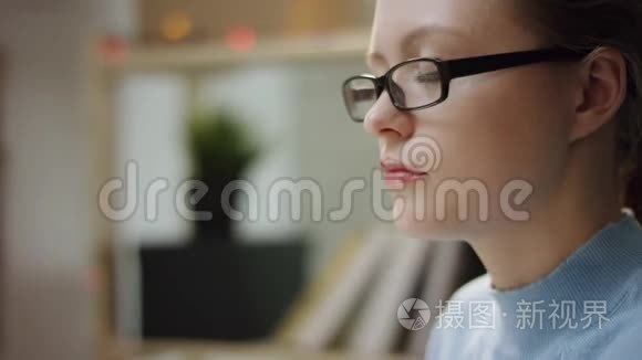 年轻漂亮的女人在想什么