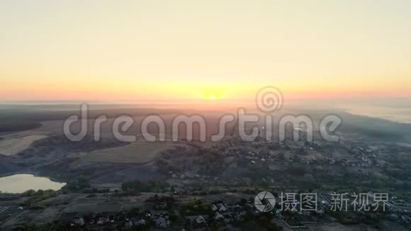 乡村晨雾天际线日出空中拍摄