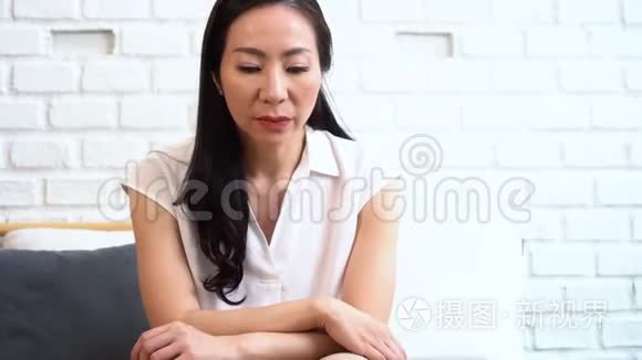 中年亚洲女性抑郁症