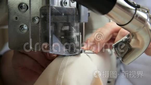 缝纫机的裁缝工作视频