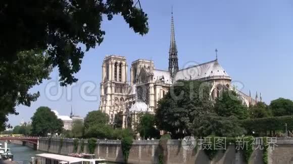 在大火之前完好无损的巴黎圣母院