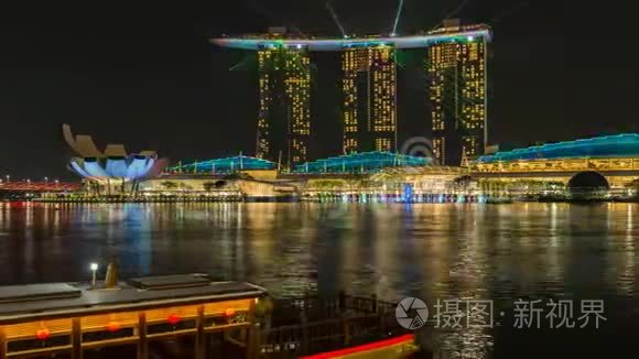 晚上新加坡滨海湾金沙.. 从左到右的时间推移运动全景。