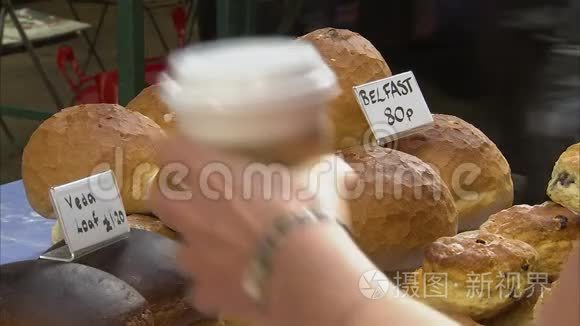 在面包店买糕点视频