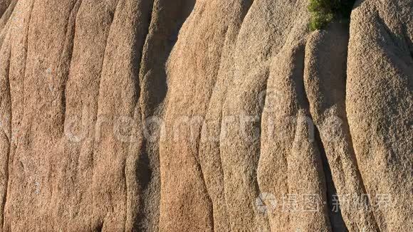 沙漠岩石日落阴影沿着岩石时间流逝