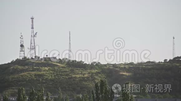 远处有着电视天线的青山视频