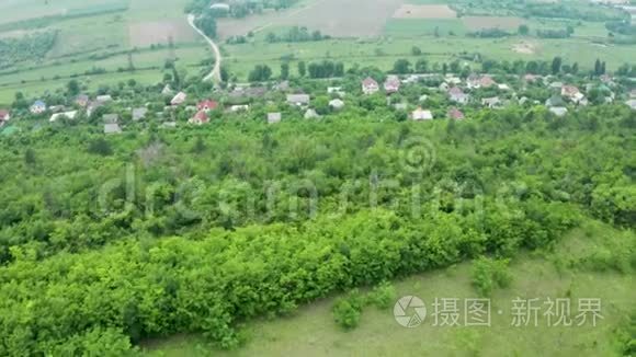 美丽乡村住宅区的空中拍摄视频