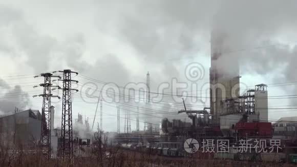 云烟排放大气污染的工业企业视频