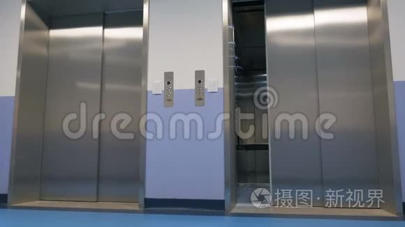 现代电梯到达了理想的楼层视频