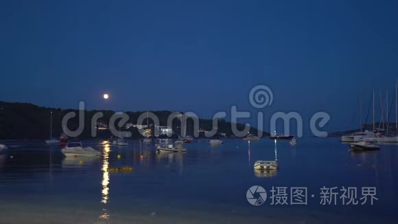 美丽的日落港湾时光流逝