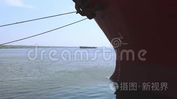 货船在港口码头装货视频