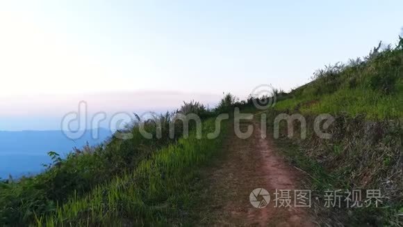 登山步道的鸟瞰图视频