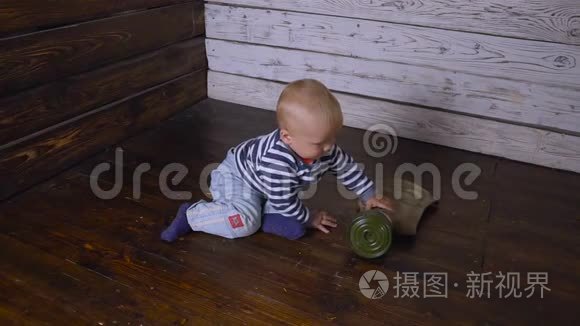 子和防毒面具.