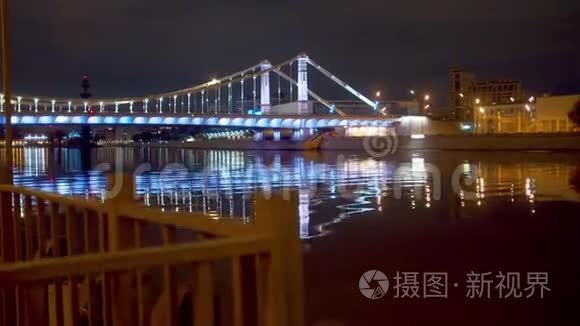 照亮了河上的桥视频
