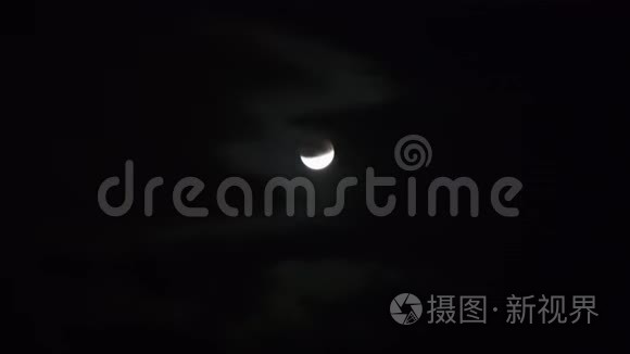 月偏食期间的夜空移动