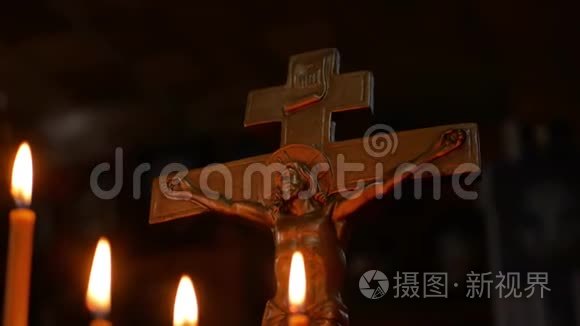 教堂里蜡烛背景下的视频