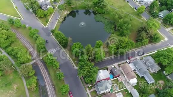 新泽西居民区池塘鸟瞰图视频