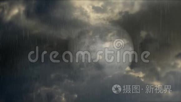 血月下了雨.